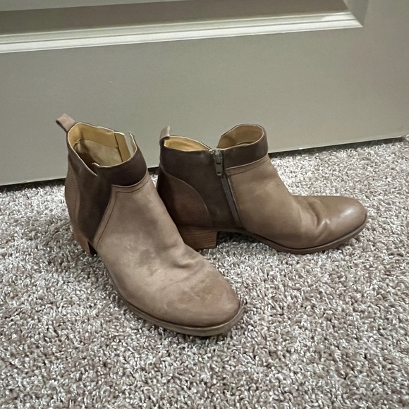 Korks Thyone leather size 8.5M booties - Picture 2 of 9